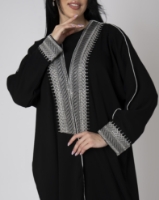 صورة عباية البشت تطريز باللون الفضيTraditional Embroidery Bisht 